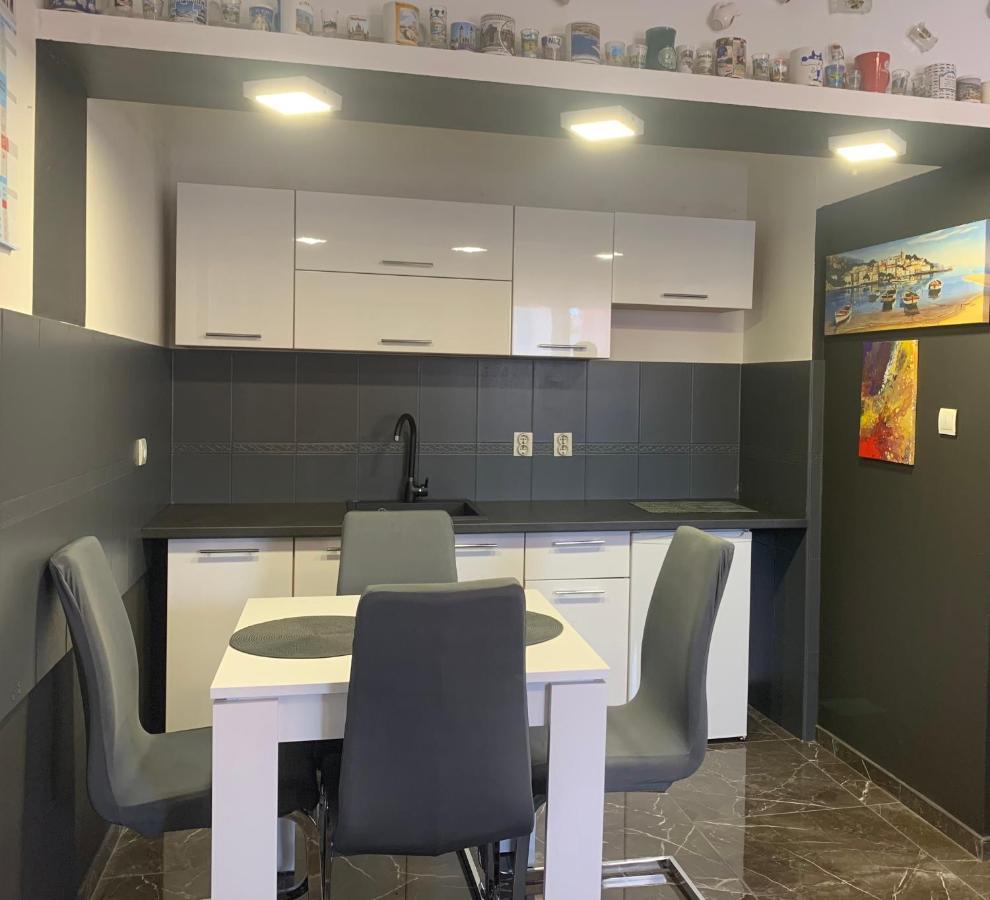 Studio Dama Blizina Amfiteatra I Bus Kolodvora ,Besplatan Privatni Parking,Self-Check- In Pula Exterior foto