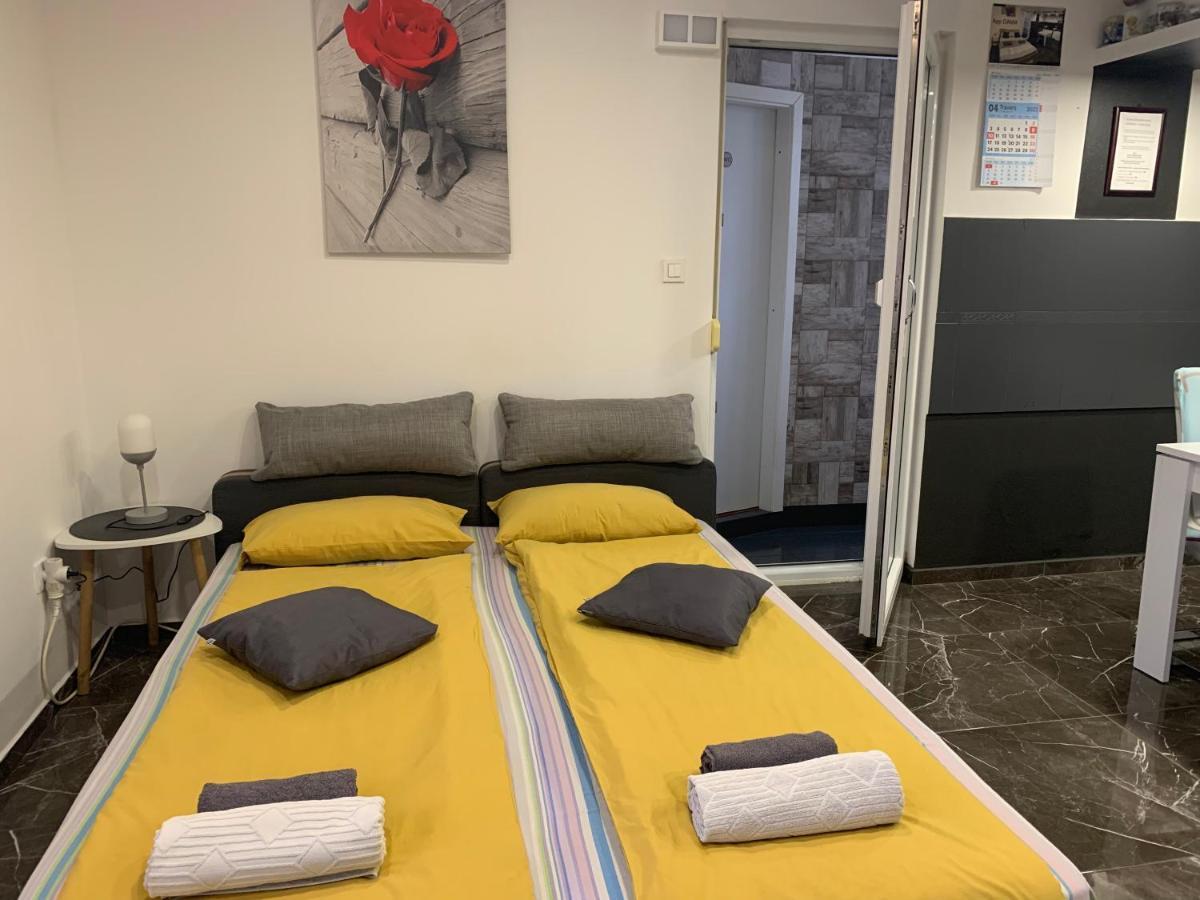 Studio Dama Blizina Amfiteatra I Bus Kolodvora ,Besplatan Privatni Parking,Self-Check- In Pula Exterior foto