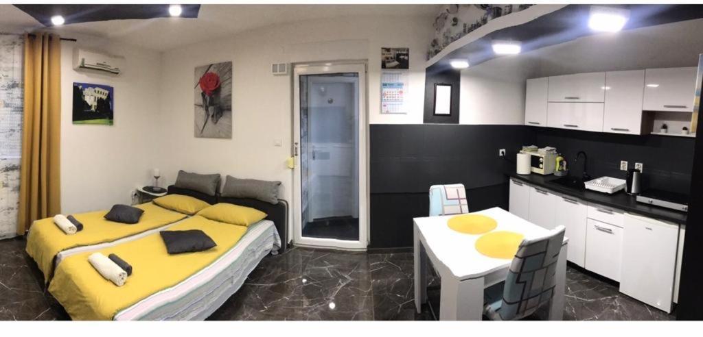 Studio Dama Blizina Amfiteatra I Bus Kolodvora ,Besplatan Privatni Parking,Self-Check- In Pula Exterior foto