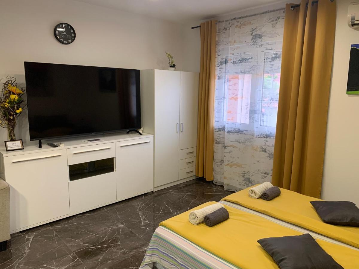 Studio Dama Blizina Amfiteatra I Bus Kolodvora ,Besplatan Privatni Parking,Self-Check- In Pula Exterior foto