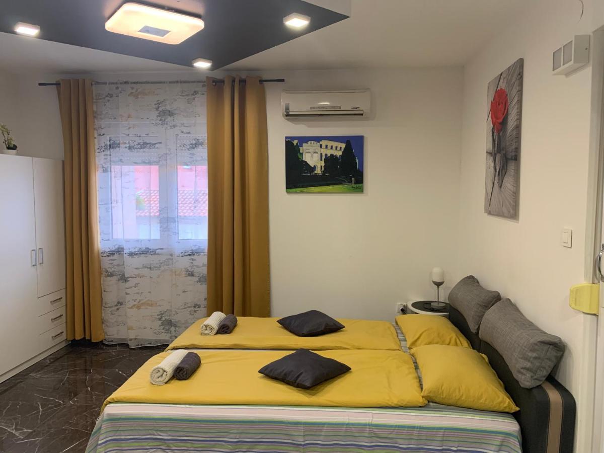 Studio Dama Blizina Amfiteatra I Bus Kolodvora ,Besplatan Privatni Parking,Self-Check- In Pula Exterior foto